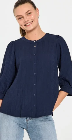 Aby bluse med struktur navy blazer
