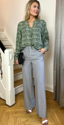 Adney bluse med mønster deep lichen green w. black