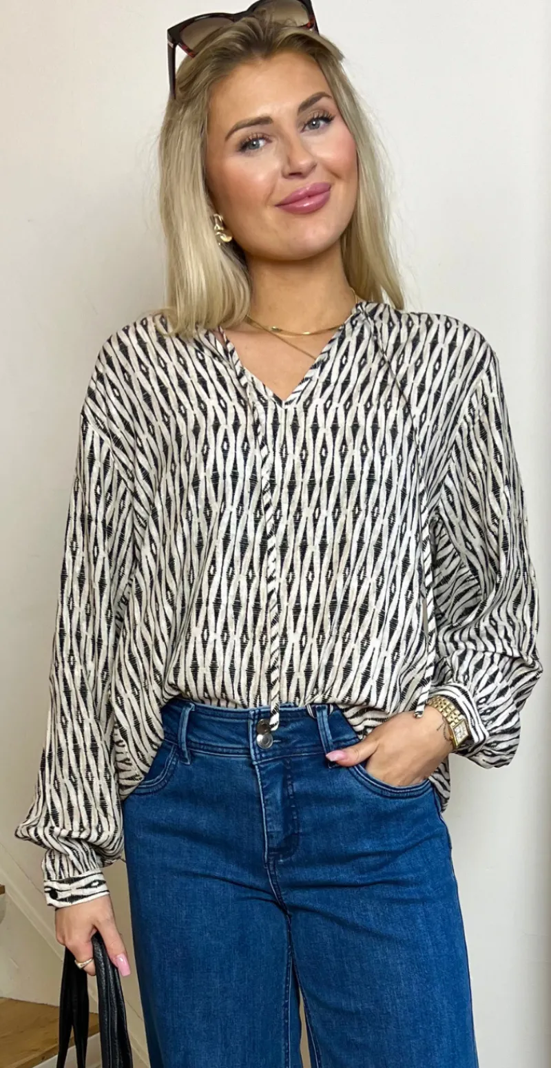 Adney bluse med mønster moonbean w. black