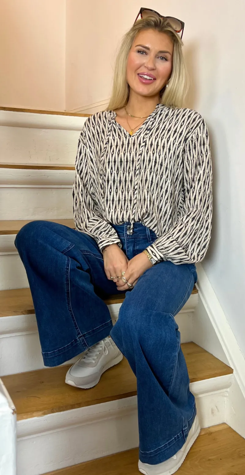 Adney bluse med mønster moonbean w. black