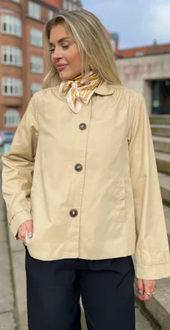 Anne jakke sand LikeLondon