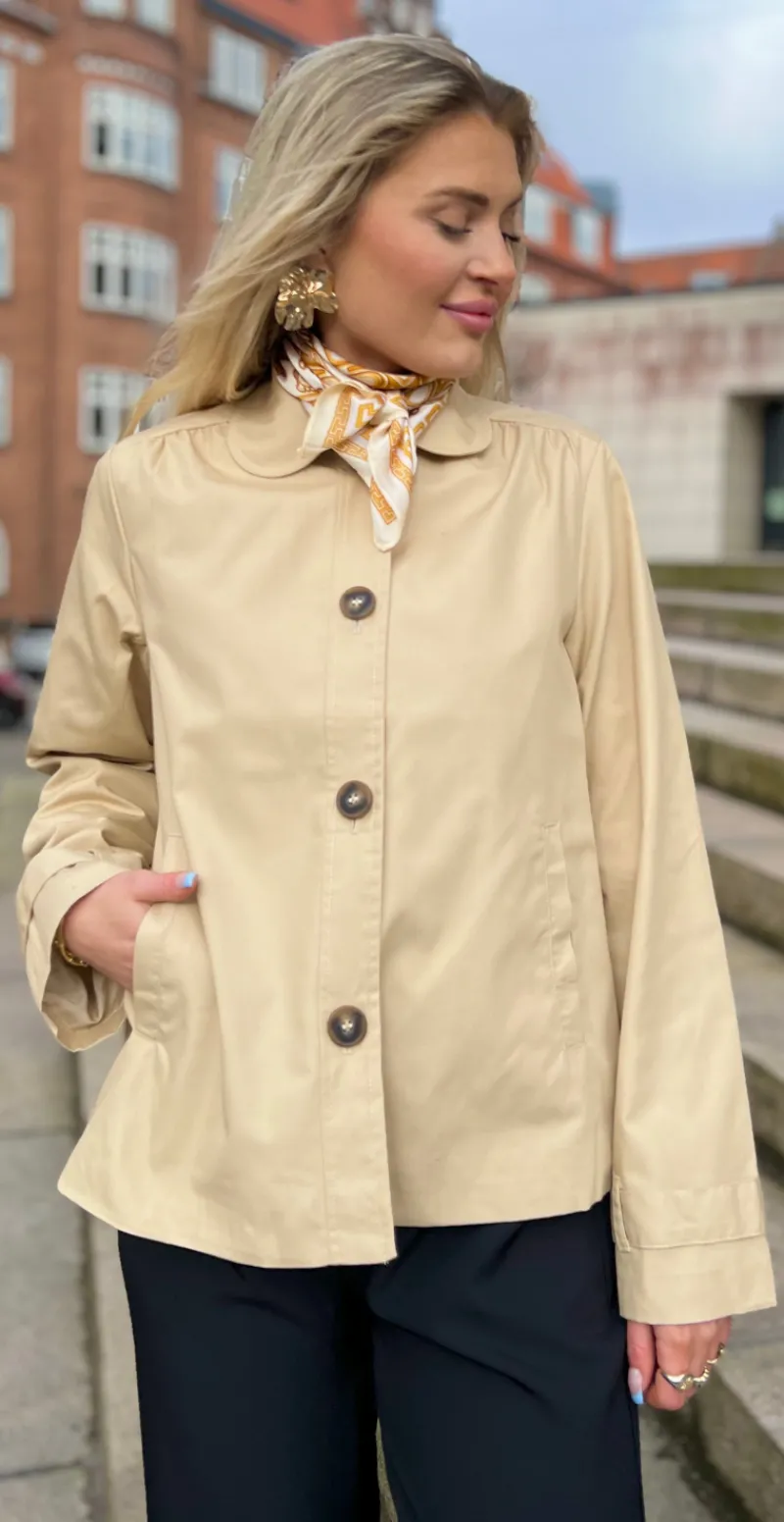 Anne jakke sand LikeLondon