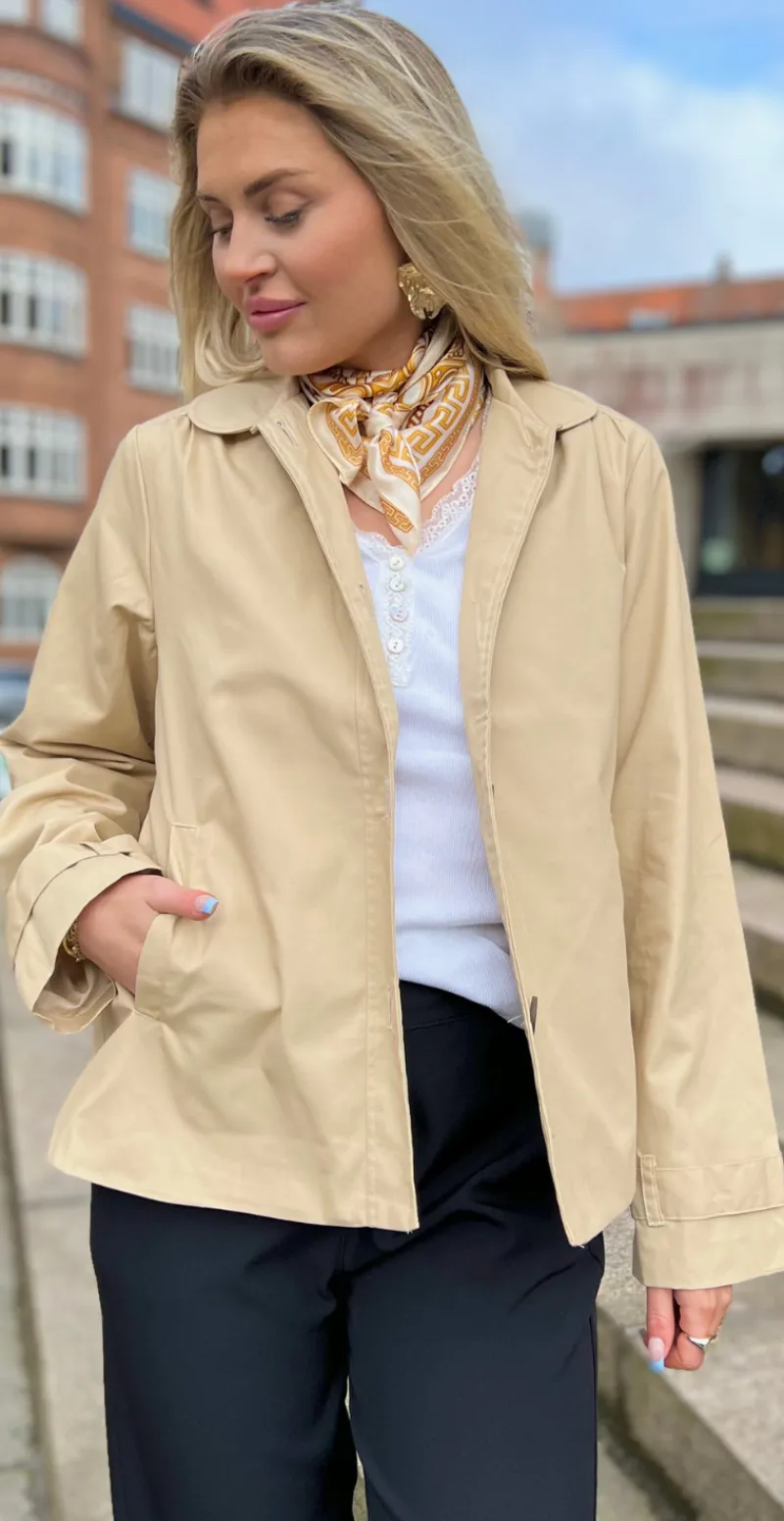Anne jakke sand LikeLondon