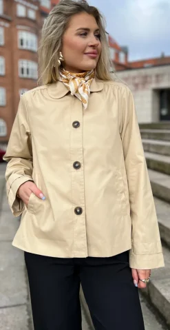 Anne jakke sand LikeLondon
