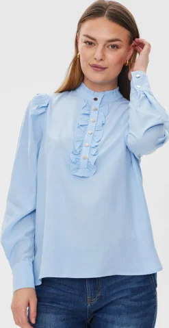 April bluse med flæse lysblå