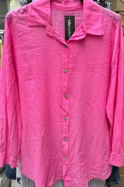 Bernadotte skjorte med perlemors knapper pink LikeLondon
