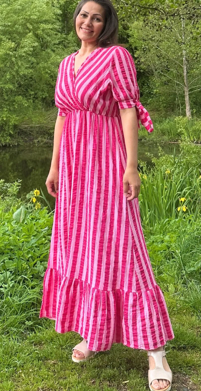 Camilla kjole med striber og bindebånd ved ærmerne pink LikeLondon By Christina