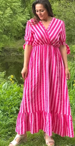 Camilla kjole med striber og bindebånd ved ærmerne pink LikeLondon By Christina