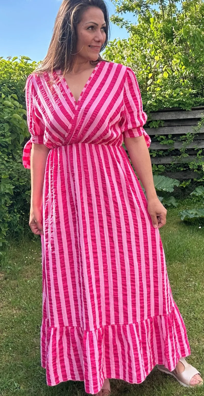 Camilla kjole med striber og bindebånd ved ærmerne pink LikeLondon By Christina