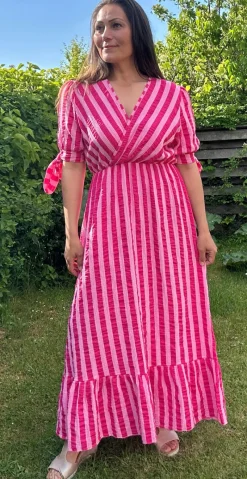 Camilla kjole med striber og bindebånd ved ærmerne pink LikeLondon By Christina