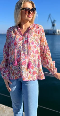 Carin bluse med blomsterprint og snøre Off-white w. Fuchsia Freequent