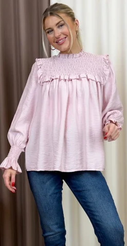 Carmela bluse med smock og flæsedetaljer pink LikeLondon