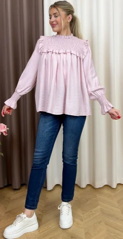 Carmela bluse med smock og flæsedetaljer pink LikeLondon