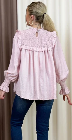 Carmela bluse med smock og flæsedetaljer pink LikeLondon