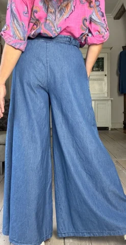 Caro denimbukser med pailletlommer og bindebånd medium denim LikeLondon