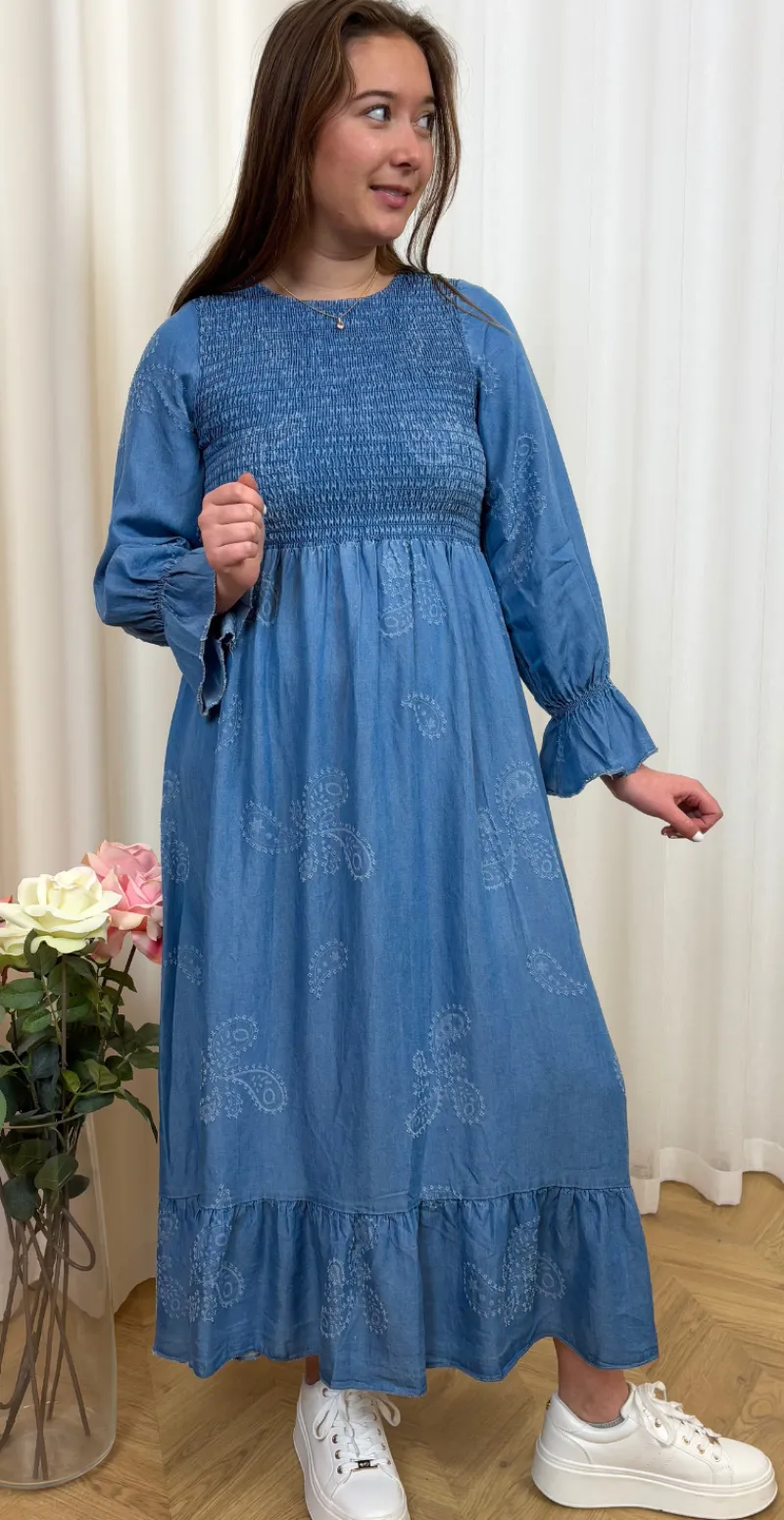 Chiara kjole med paisley og smock medium denim LikeLondon