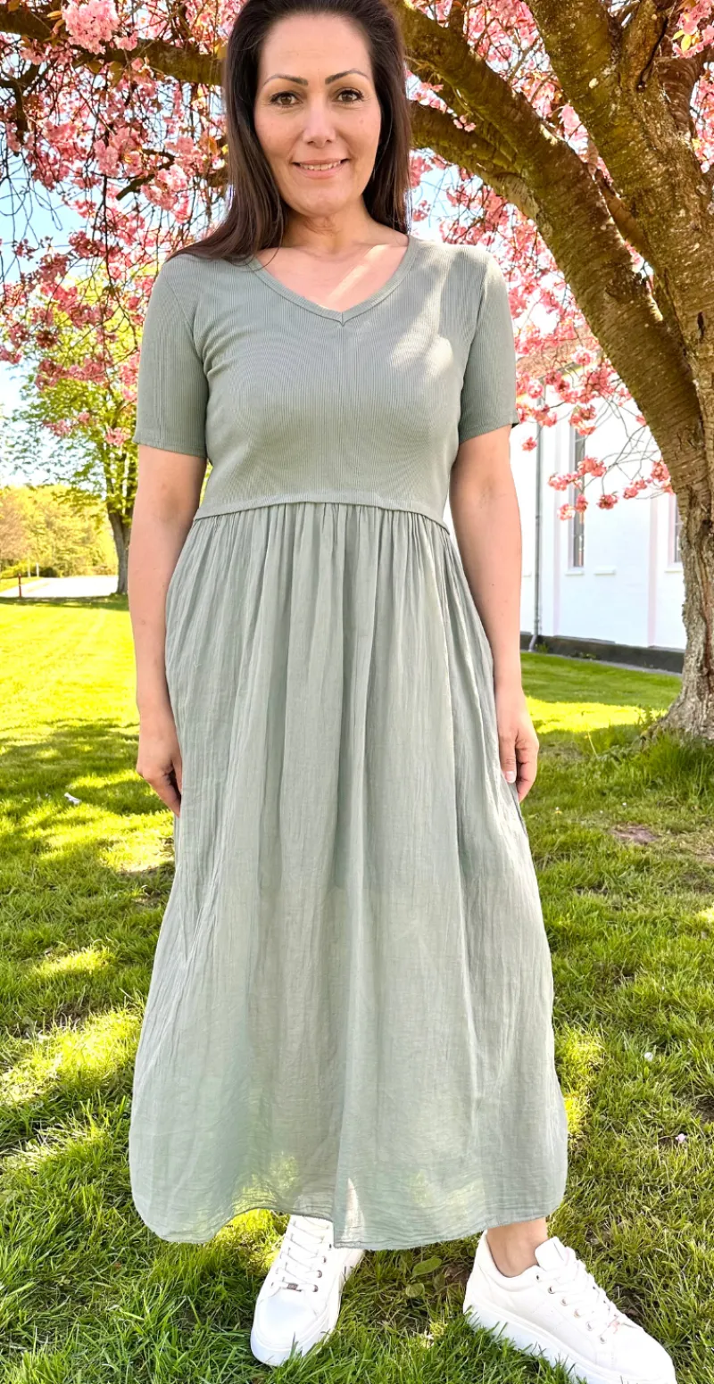 Christiane kjole med V-udskæring og overdel i rib khaki LikeLondon by Christina