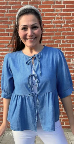 Claire bluse med bindebånd medium jeans LikeLondon by Christina
