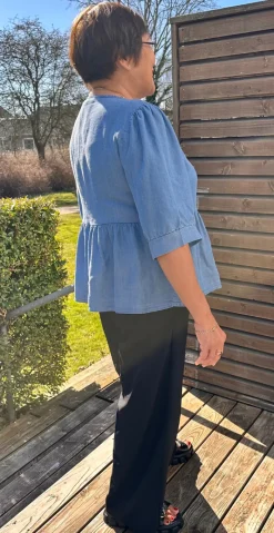 Claire bluse med bindebånd medium jeans LikeLondon by Christina