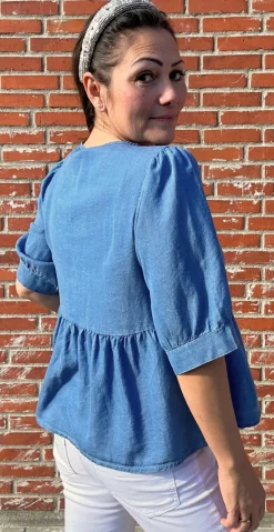 Claire bluse med bindebånd medium jeans LikeLondon by Christina