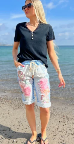 Coco bluse med korte ærmer, blondekant og knapper sort LikeLondon