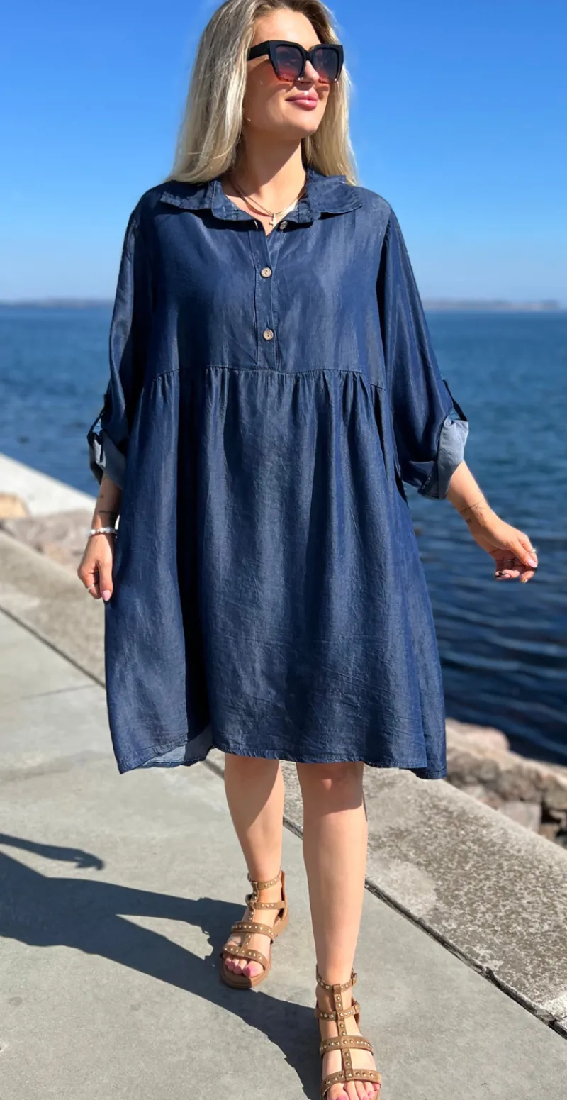 Elvira denimkjole med knap-detaljer dark jeans tencel LikeLondon