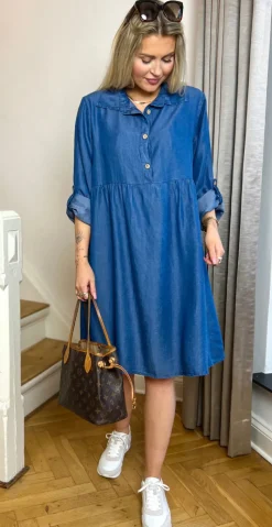 Elvira denimkjole med knap-detaljer medium jeans tencel LikeLondon