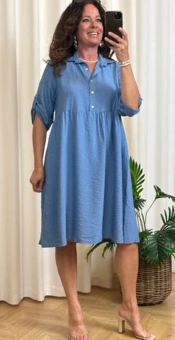 Elvira kjole med krave og knap-detaljer denim LikeLondon