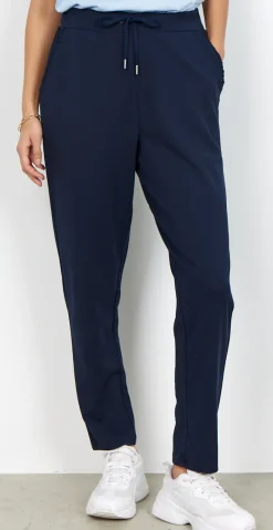 Emily buks med flæsedetaje ved lommerne navy