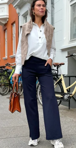 Emily buks med vidde navy