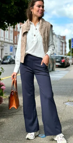 Emily buks med vidde navy