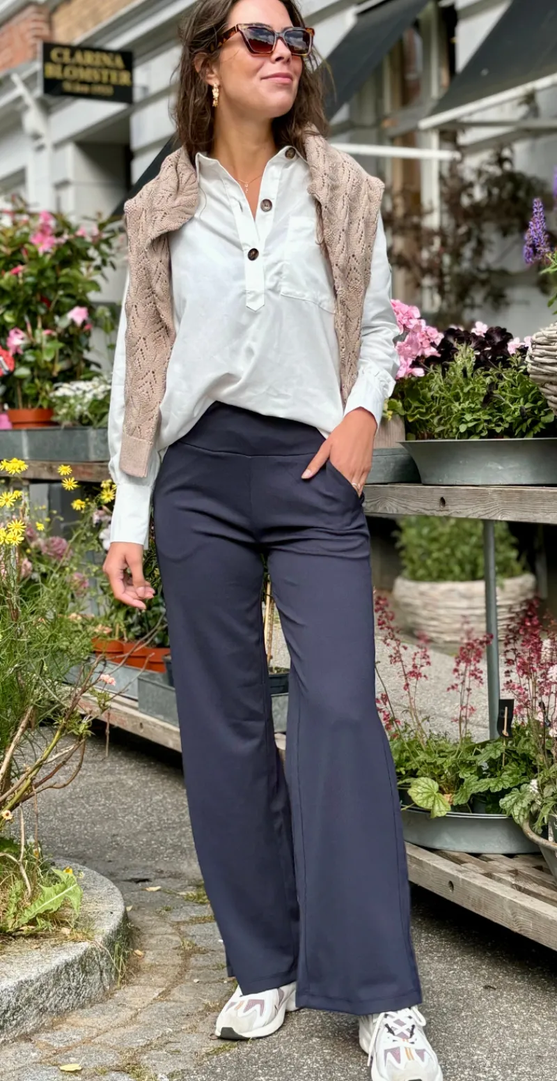 Emily buks med vidde navy