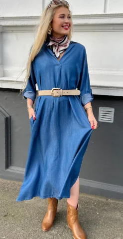 Estelle kjole med v-hals medium blue Likelondon
