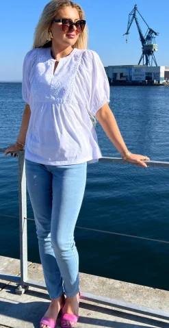 Fabia bluse med broderi anglaise hvid