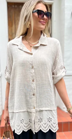 Forudbestil uge 24 Oda skjortebluse med broderi anglaise beige LikeLondon