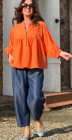 Francie bluse med knapper og ballonærmer orange LikeLondon