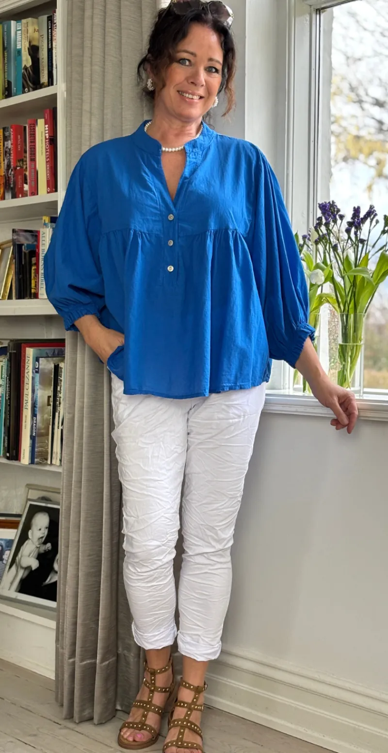 Francie bluse med knapper og ballonærmer royalblue LikeLondon