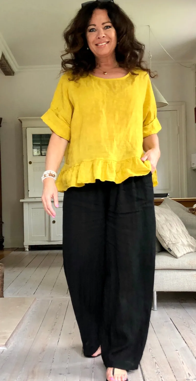 Freja hørbluse med peplum sennep LikeLondon