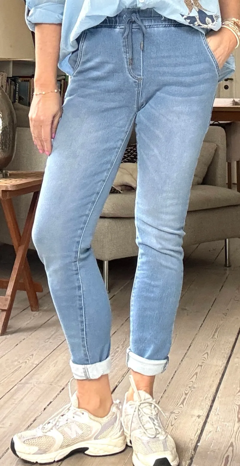 Gabby bukser med opsmøg lys denim LikeLondon