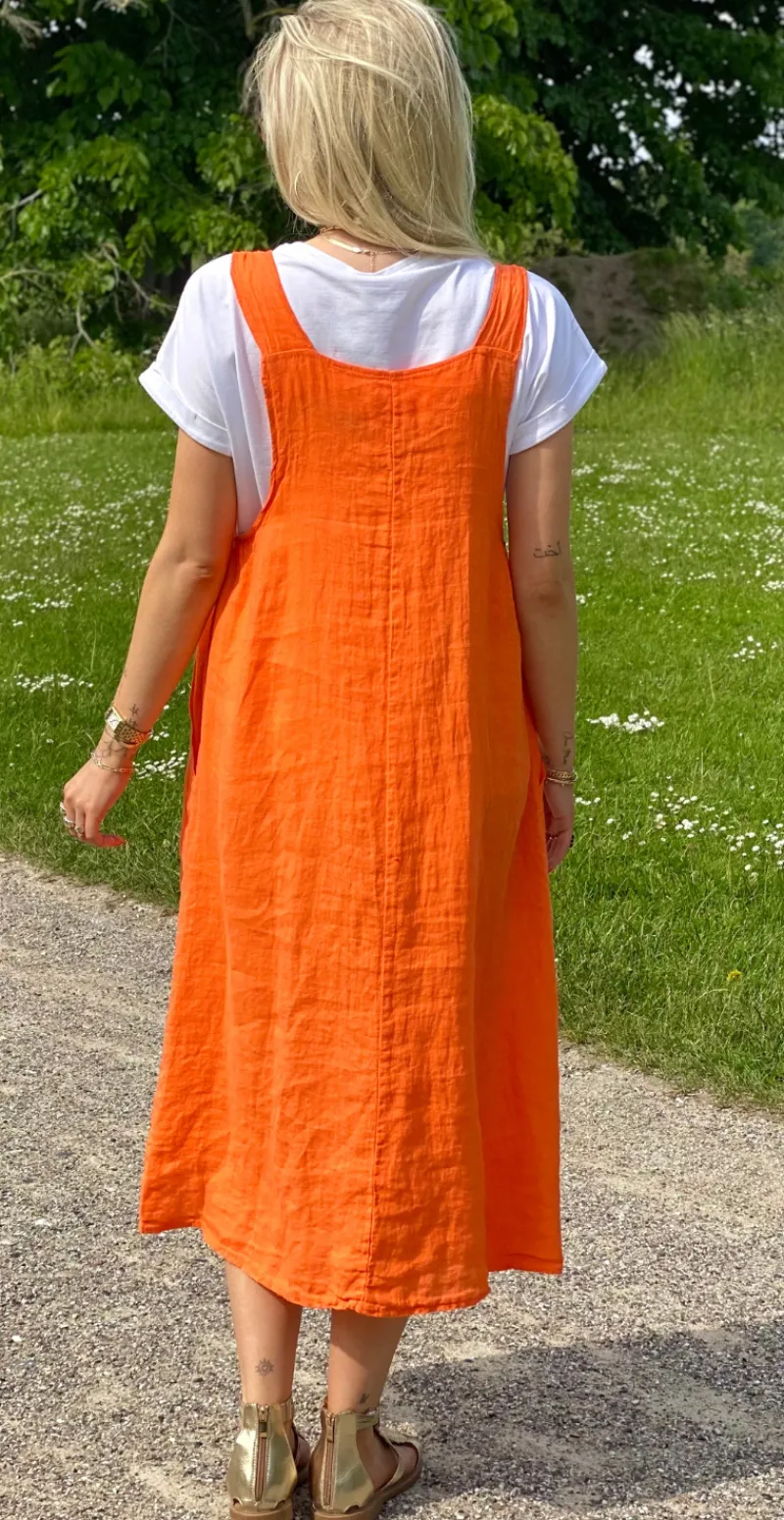 Hilda spencer kjole i hør med træknapper og lommer orange LikeLondon