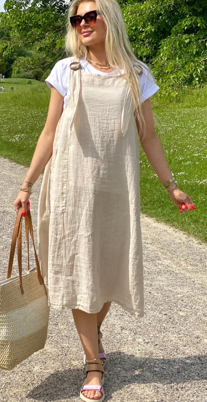 Hilda spencer kjole i hør med træknapper og lommer beige LikeLondon