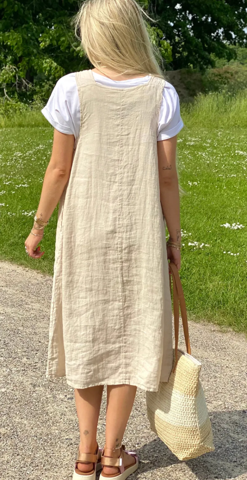 Hilda spencer kjole i hør med træknapper og lommer beige LikeLondon