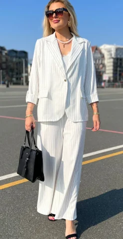 Imogen blazersæt med nålestrib hvid LikeLondon