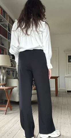Iris habitbukser med elastik sort LikeLondon