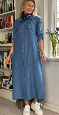 Iva denimkjole med lommer og knapper medium jeans LikeLondon