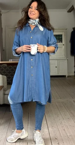 Ivy denim kjole med knapper medium jeans LikeLondon