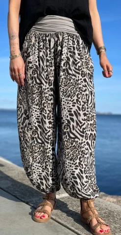 Jill buks med elastik ved talje og fod leopard fango LikeLondon