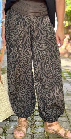 Jill bukser med elastik ved talje og fod leopard brun LikeLondon