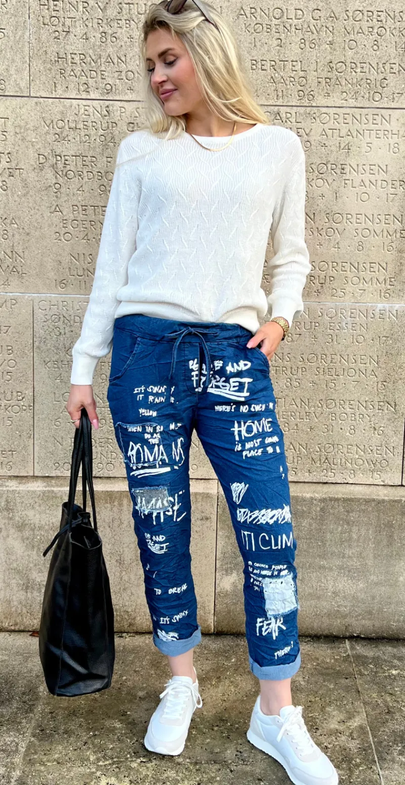 Jodie buks med skrift lys denim LikeLondon