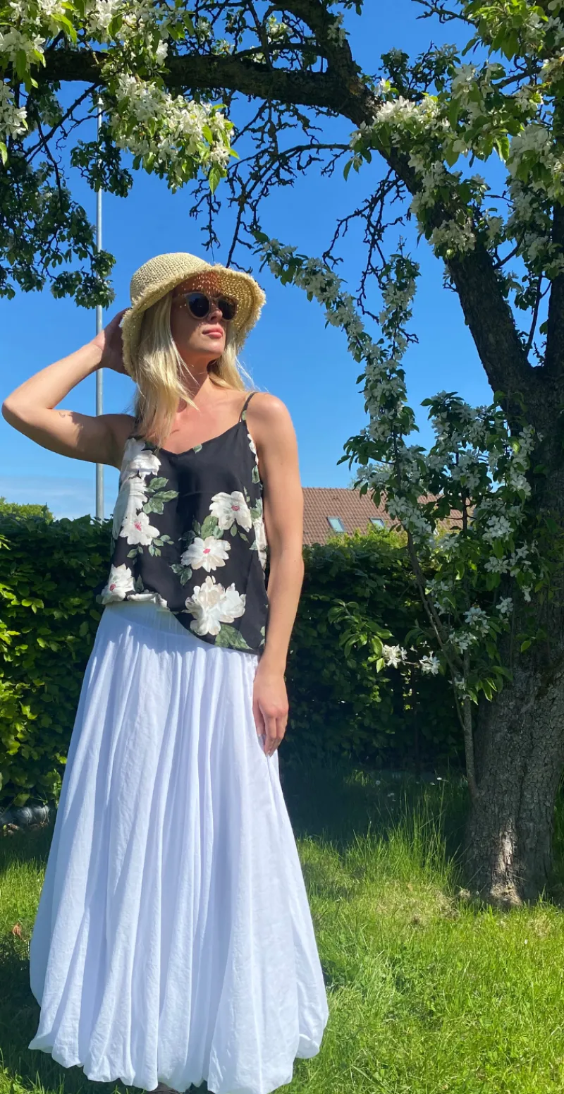Joella stroptop black roses
